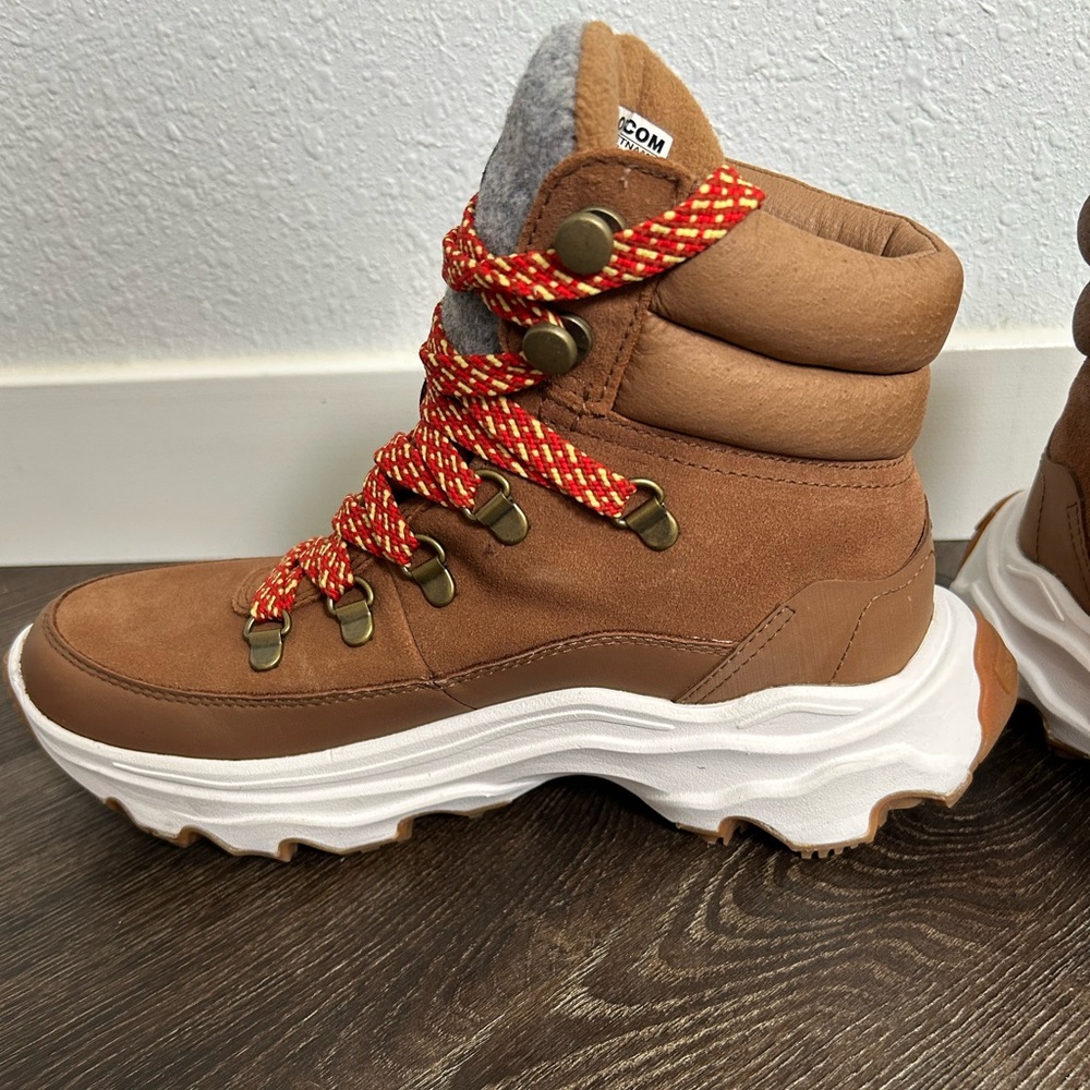 Sorel Kinetic Breakthru Conquest Waterproof in Velvet Tan - Picture 2 of 9